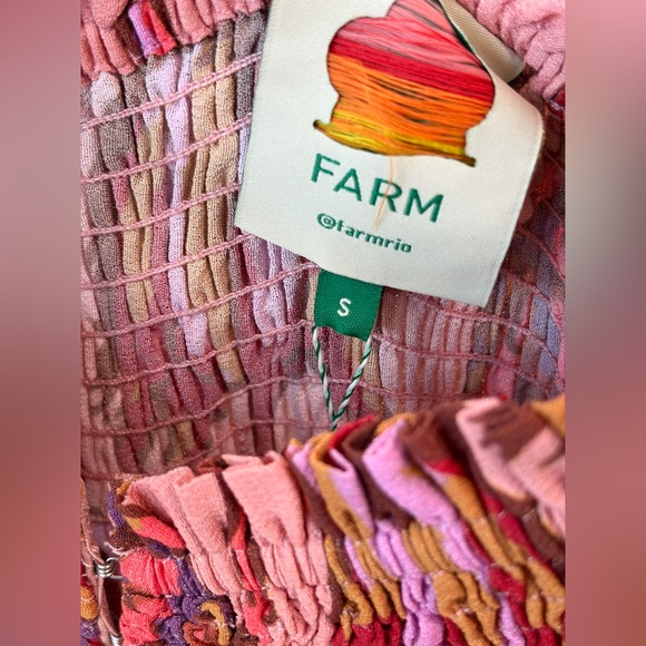 Farm Rio: WILD HORSES ROSE SMOCKED
SLEEVE MAXI DRESS - Picture 8 of 12